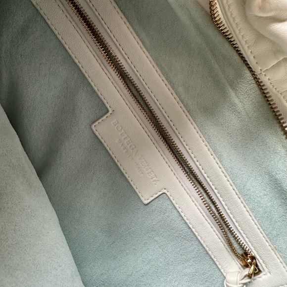 Vintage Bottega Veneta Medium White Intrecciato Hobo - Picture 7 of 16